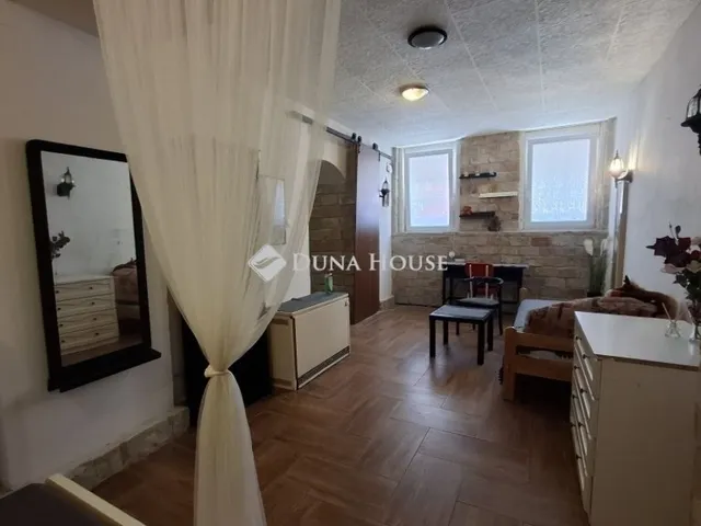 Eladó kereskedelmi és ipari ingatlan Budapest III. kerület 79 nm
