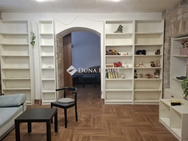 Eladó kereskedelmi és ipari ingatlan Budapest III. kerület 79 nm