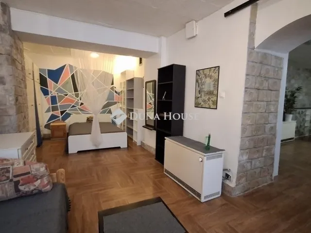 Eladó kereskedelmi és ipari ingatlan Budapest III. kerület 79 nm