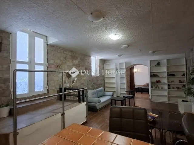 Eladó kereskedelmi és ipari ingatlan Budapest III. kerület 79 nm