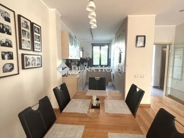 Eladó ház Pécel 210 nm
