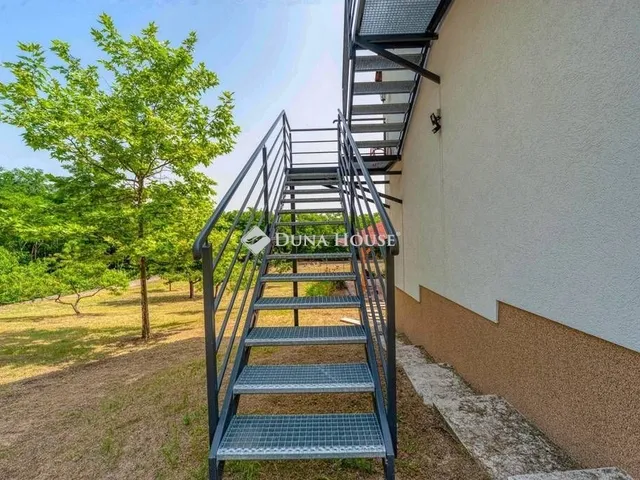 Eladó ház Domony 205 nm
