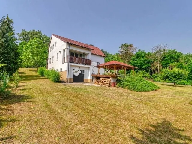 Eladó ház Domony 205 nm