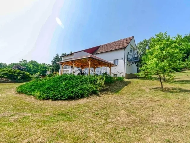 Eladó ház Domony 205 nm