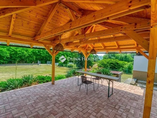 Eladó ház Domony 205 nm