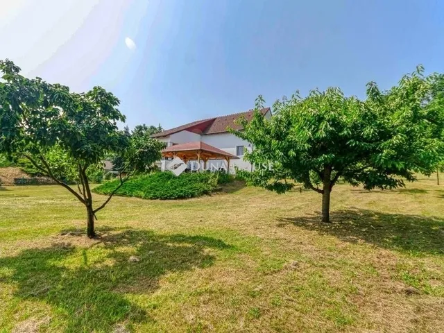 Eladó ház Domony 205 nm