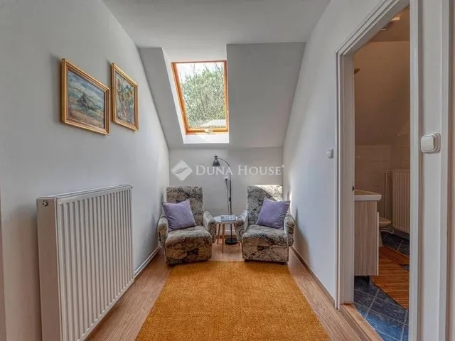 Eladó ház Domony 205 nm