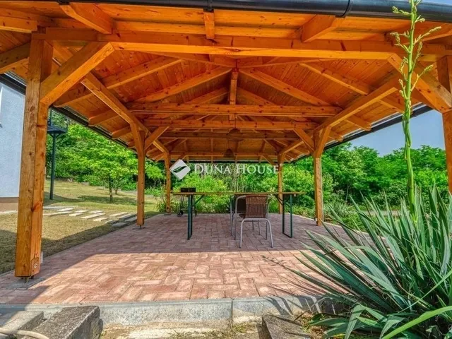 Eladó ház Domony 205 nm