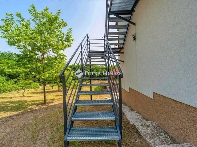 Eladó ház Domony 205 nm