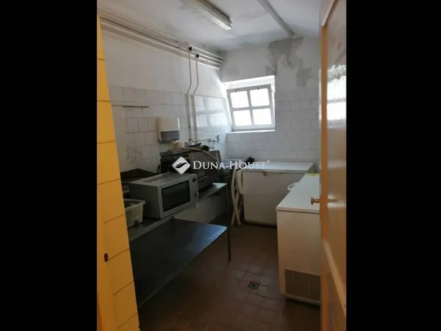 Eladó kereskedelmi és ipari ingatlan Bag 1200 nm