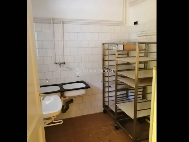 Eladó kereskedelmi és ipari ingatlan Bag 1200 nm