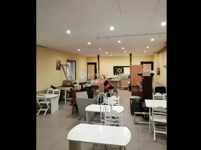 Eladó kereskedelmi és ipari ingatlan Bag 1200 nm