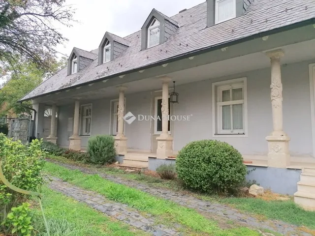 Eladó ház Tök 291 nm