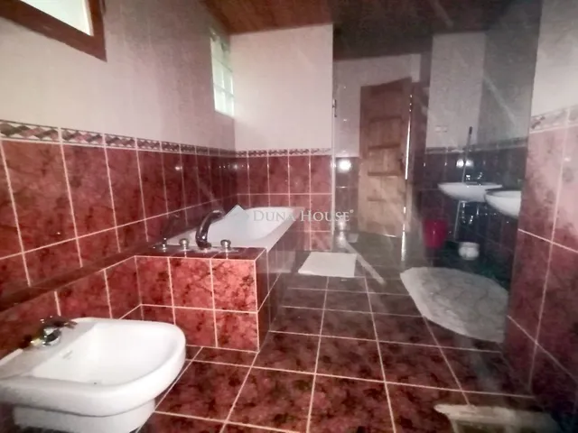 Eladó ház Tök 291 nm