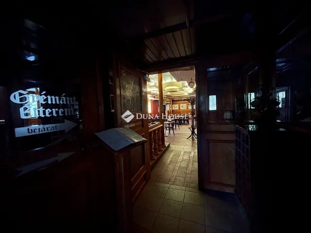 Eladó kereskedelmi és ipari ingatlan Pilisszentiván 550 nm