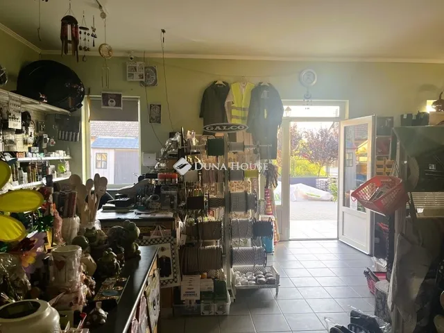 Eladó kereskedelmi és ipari ingatlan Bugyi 120 nm