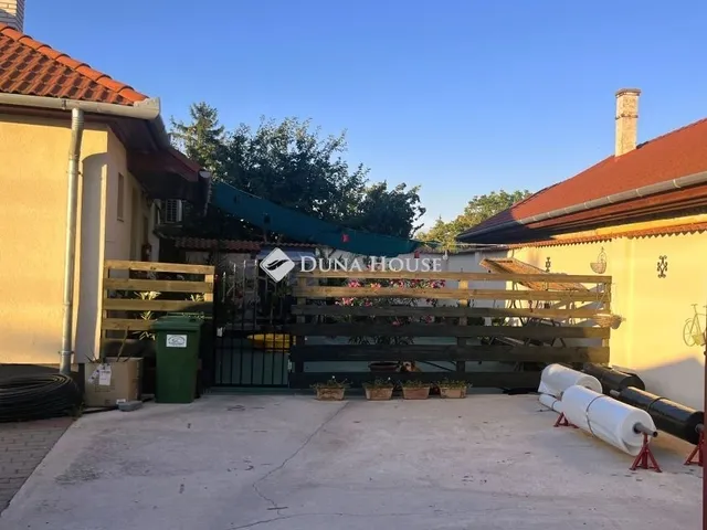 Eladó kereskedelmi és ipari ingatlan Bugyi 120 nm