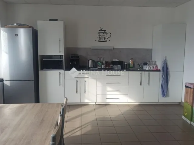 Eladó kereskedelmi és ipari ingatlan Sóskút 1630 nm