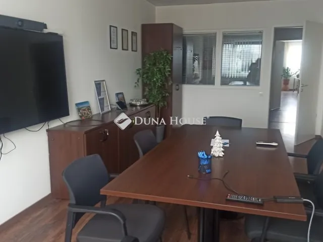 Eladó kereskedelmi és ipari ingatlan Sóskút 1630 nm