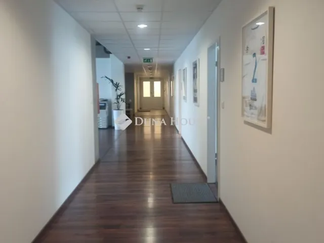 Eladó kereskedelmi és ipari ingatlan Sóskút 1630 nm