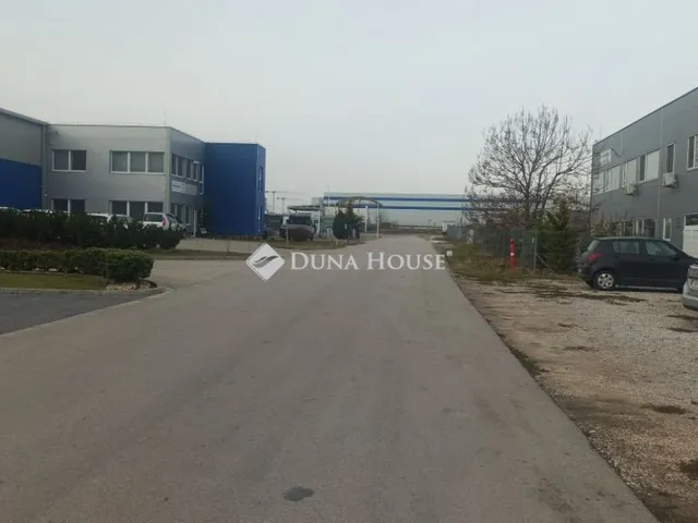 Eladó kereskedelmi és ipari ingatlan Sóskút 1630 nm