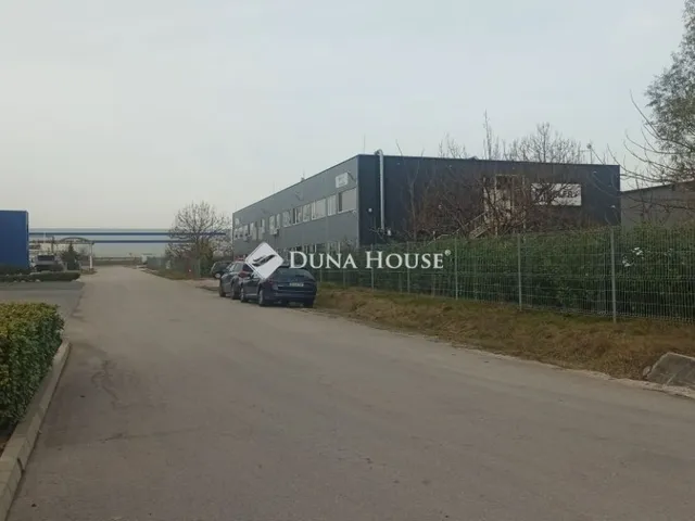 Eladó kereskedelmi és ipari ingatlan Sóskút 1630 nm