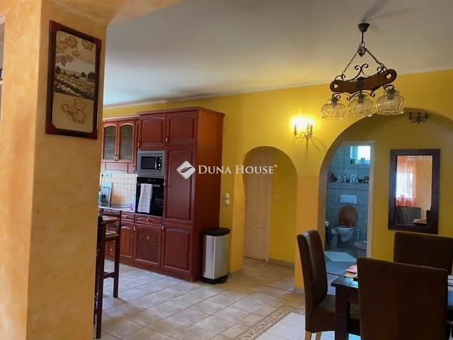 Eladó ház Taksony 390 nm