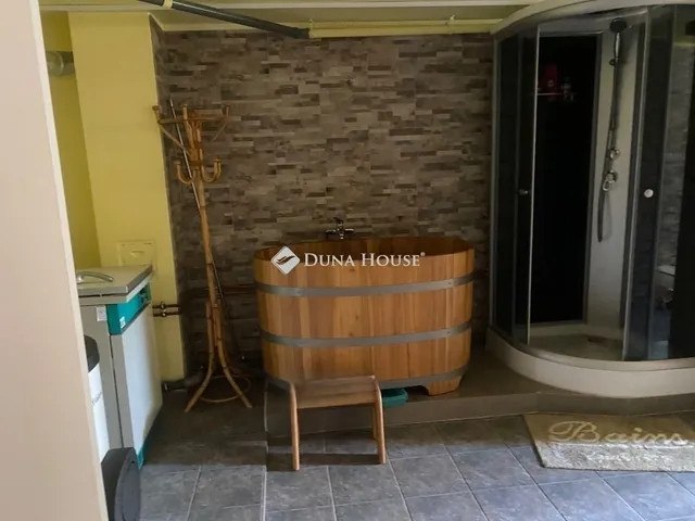 Eladó ház Taksony 390 nm