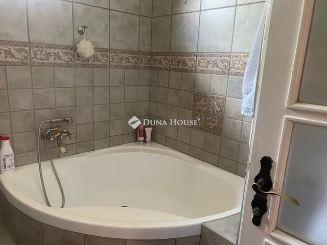 Eladó ház Taksony 390 nm