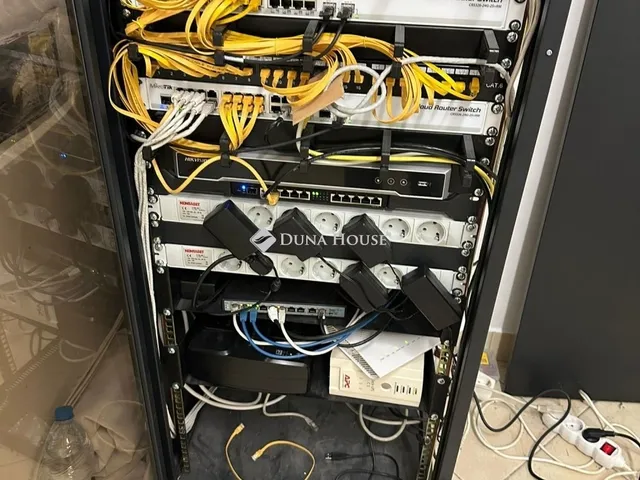 Eladó kereskedelmi és ipari ingatlan Kerepes 600 nm