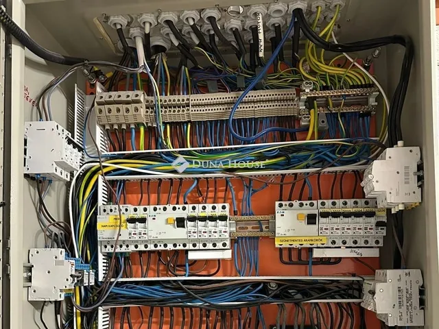 Eladó kereskedelmi és ipari ingatlan Kerepes 600 nm