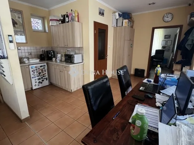 Eladó kereskedelmi és ipari ingatlan Érd 475 nm