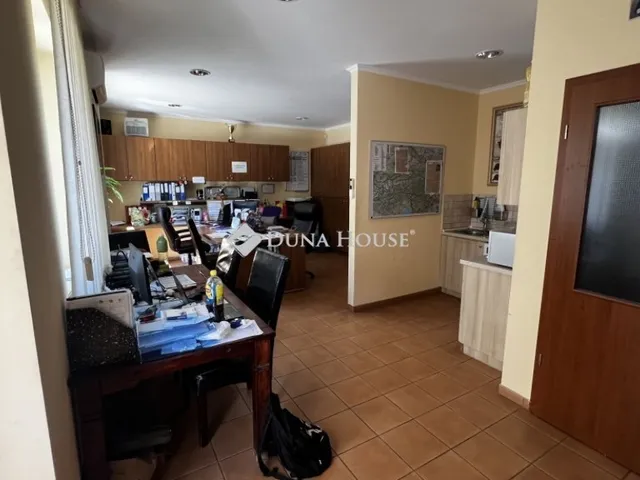 Eladó kereskedelmi és ipari ingatlan Érd 475 nm