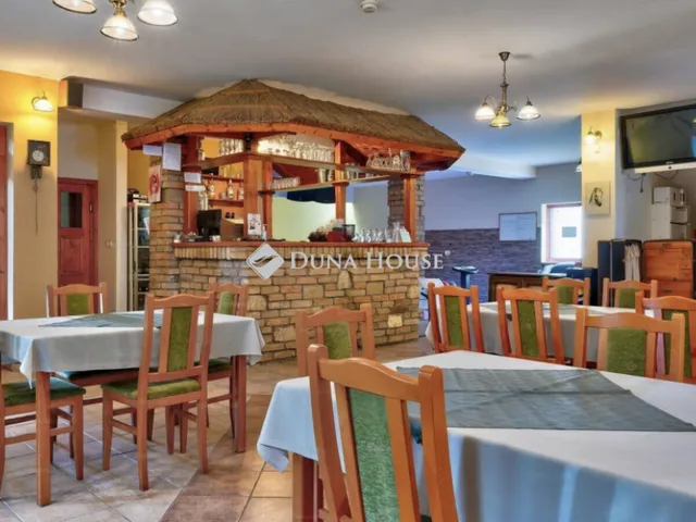 Eladó kereskedelmi és ipari ingatlan Páty 600 nm