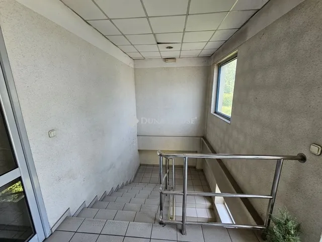 Eladó kereskedelmi és ipari ingatlan Budapest XXII. kerület 1960 nm