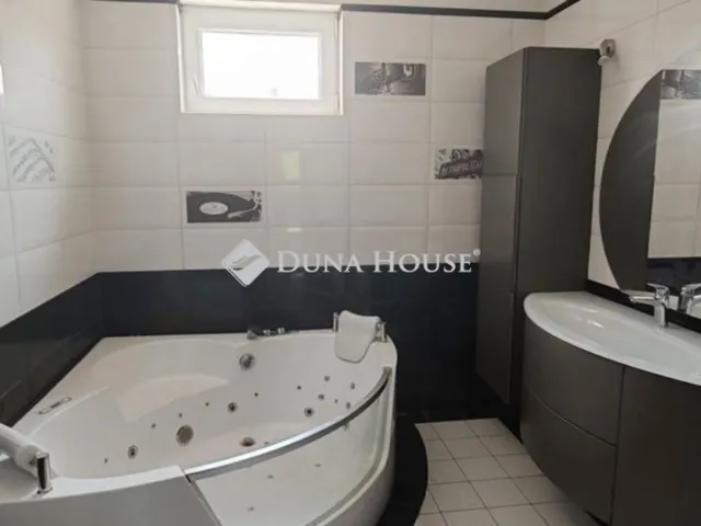 Eladó ház Budapest XVII. kerület 290 nm