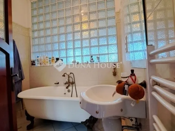 Eladó ház Telki 380 nm