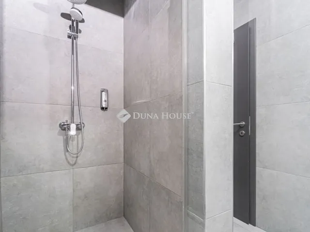 Eladó lakás Budapest VI. kerület, Nagykörúton belüli terület 137 nm