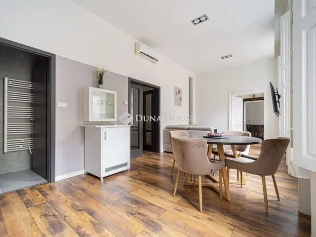 Eladó lakás Budapest VI. kerület, Nagykörúton belüli terület 137 nm