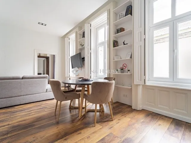 Eladó lakás Budapest VI. kerület, Nagykörúton belüli terület 137 nm