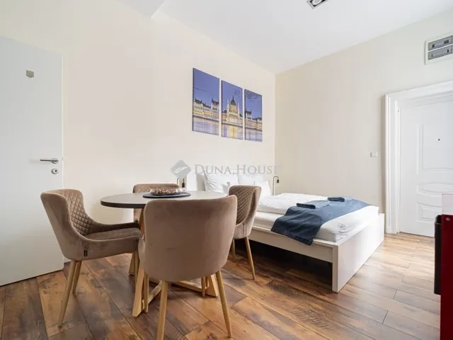 Eladó lakás Budapest VI. kerület, Nagykörúton belüli terület 137 nm