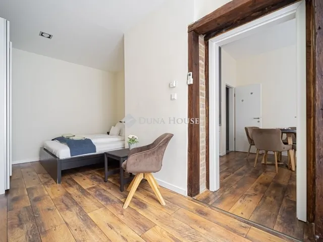 Eladó lakás Budapest VI. kerület, Nagykörúton belüli terület 137 nm