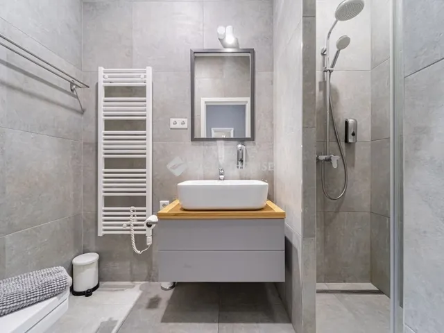 Eladó lakás Budapest VI. kerület, Nagykörúton belüli terület 137 nm