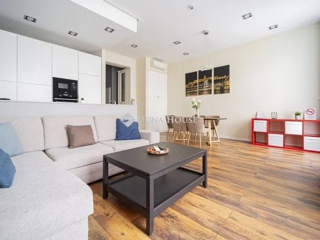 Eladó lakás Budapest VI. kerület, Nagykörúton belüli terület 137 nm