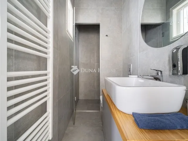 Eladó lakás Budapest VI. kerület, Nagykörúton belüli terület 137 nm