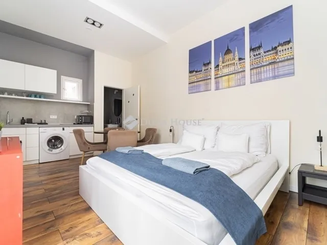 Eladó lakás Budapest VI. kerület, Nagykörúton belüli terület 137 nm