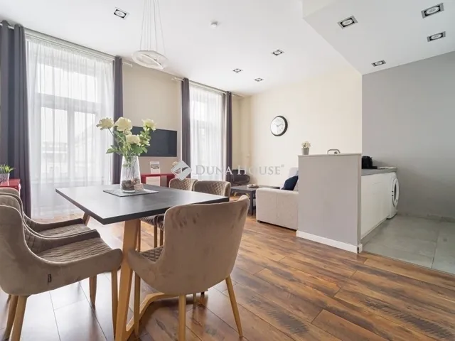 Eladó lakás Budapest VI. kerület, Nagykörúton belüli terület 137 nm