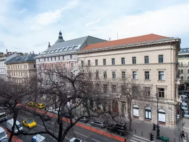 Eladó lakás Budapest VI. kerület, Nagykörúton belüli terület 137 nm