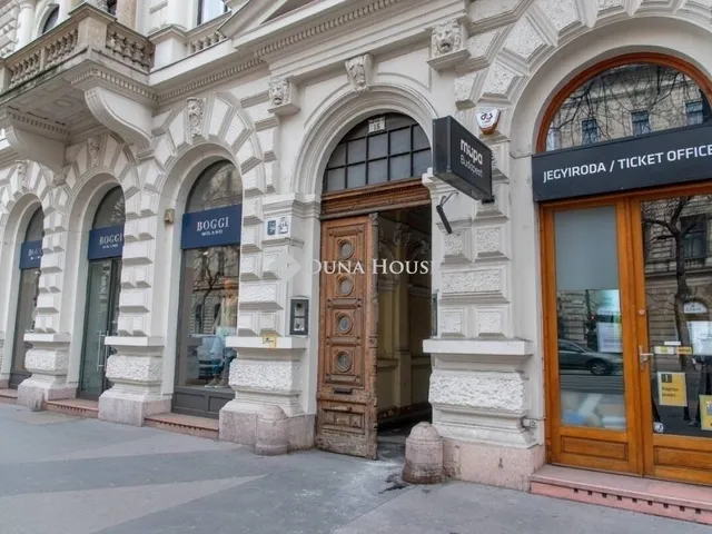 Eladó lakás Budapest VI. kerület, Nagykörúton belüli terület 137 nm