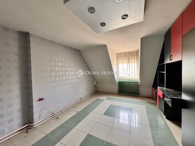 Eladó ház Vác 326 nm